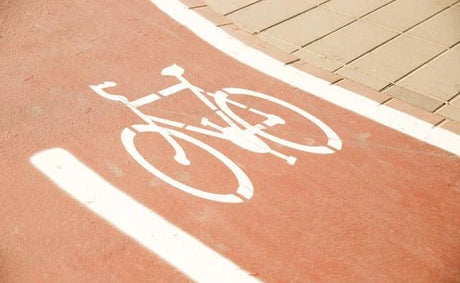 Bicicleta eléctrica plegable ligera o de ruedas anchas - ¿qué cambia en la ciudad