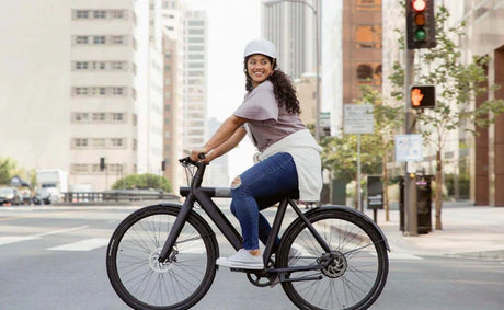 Bicicleta eléctrica urbana ligera o potente: qué conviene más