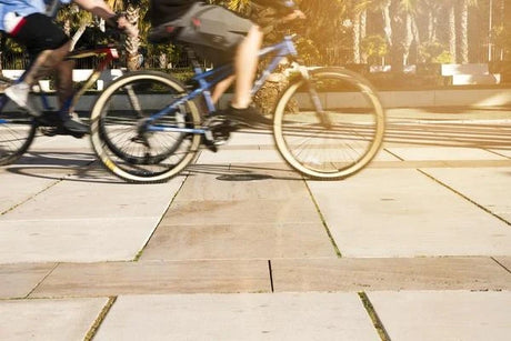 ¿Qué bicicleta eléctrica urbana elegir para adoquines, baches y calles con cuestas